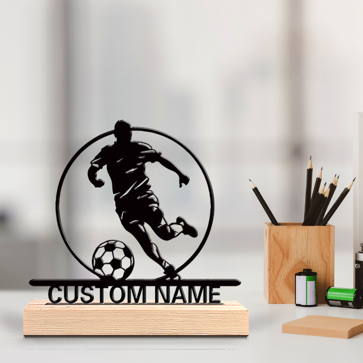Home Office Jobs - カスタムサッカー選手メタル像（名前入り）、木製台座付きテーブルデコレーション、サッカーファンへのギフト、誕生日/祝日/自宅/オフィス装飾
